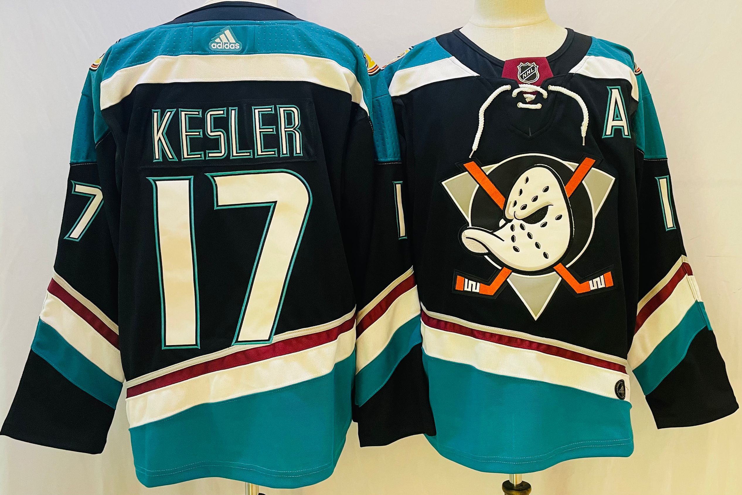 Men Anaheim Ducks #17 Kesler Black Throwback 2022 Adidas NHL Jersey->cleveland browns->NFL Jersey